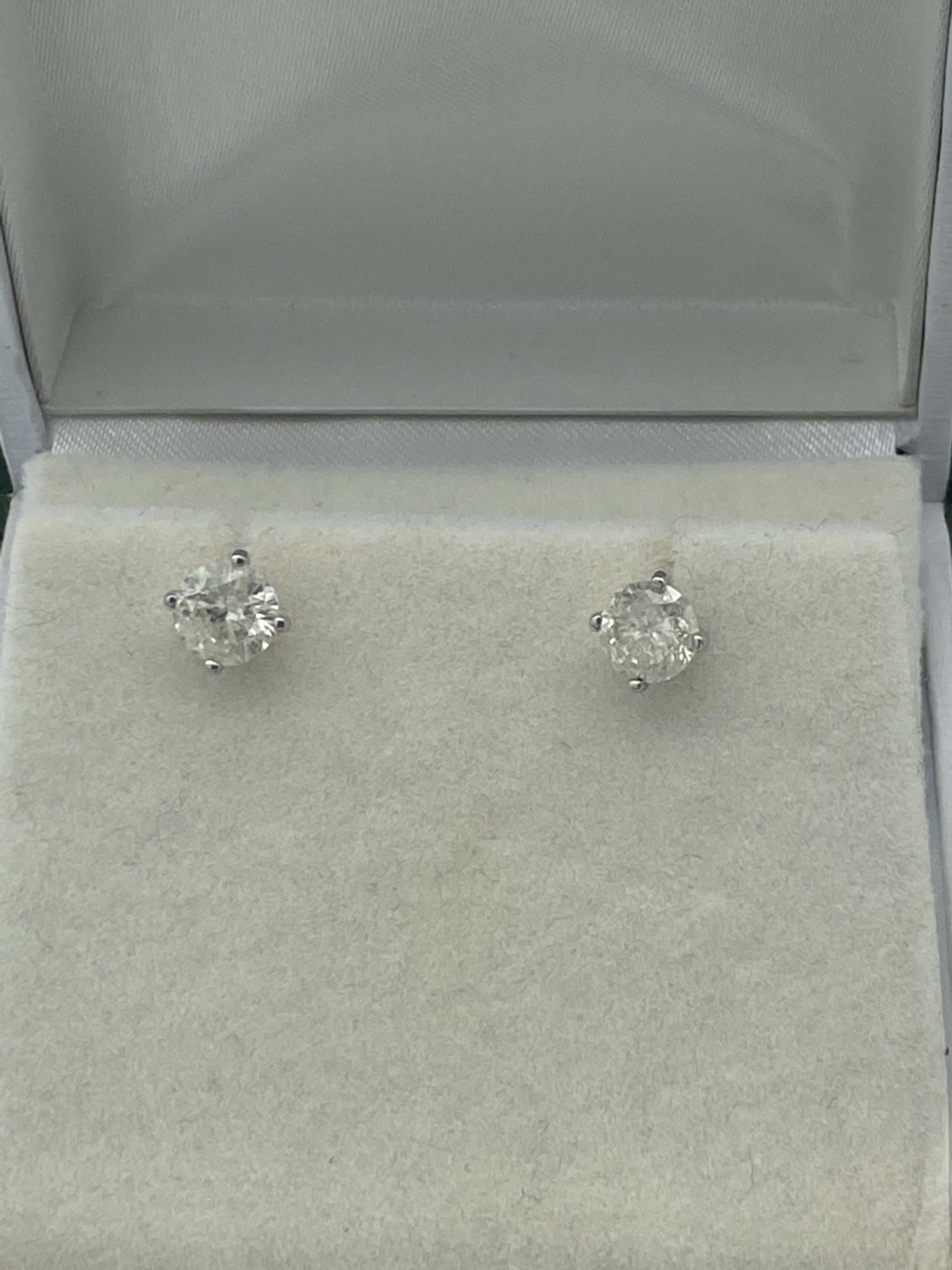 14k WHITE GOLD 1.50ct DIAMOND STUD EARRINGS WITH SCREWBACKS