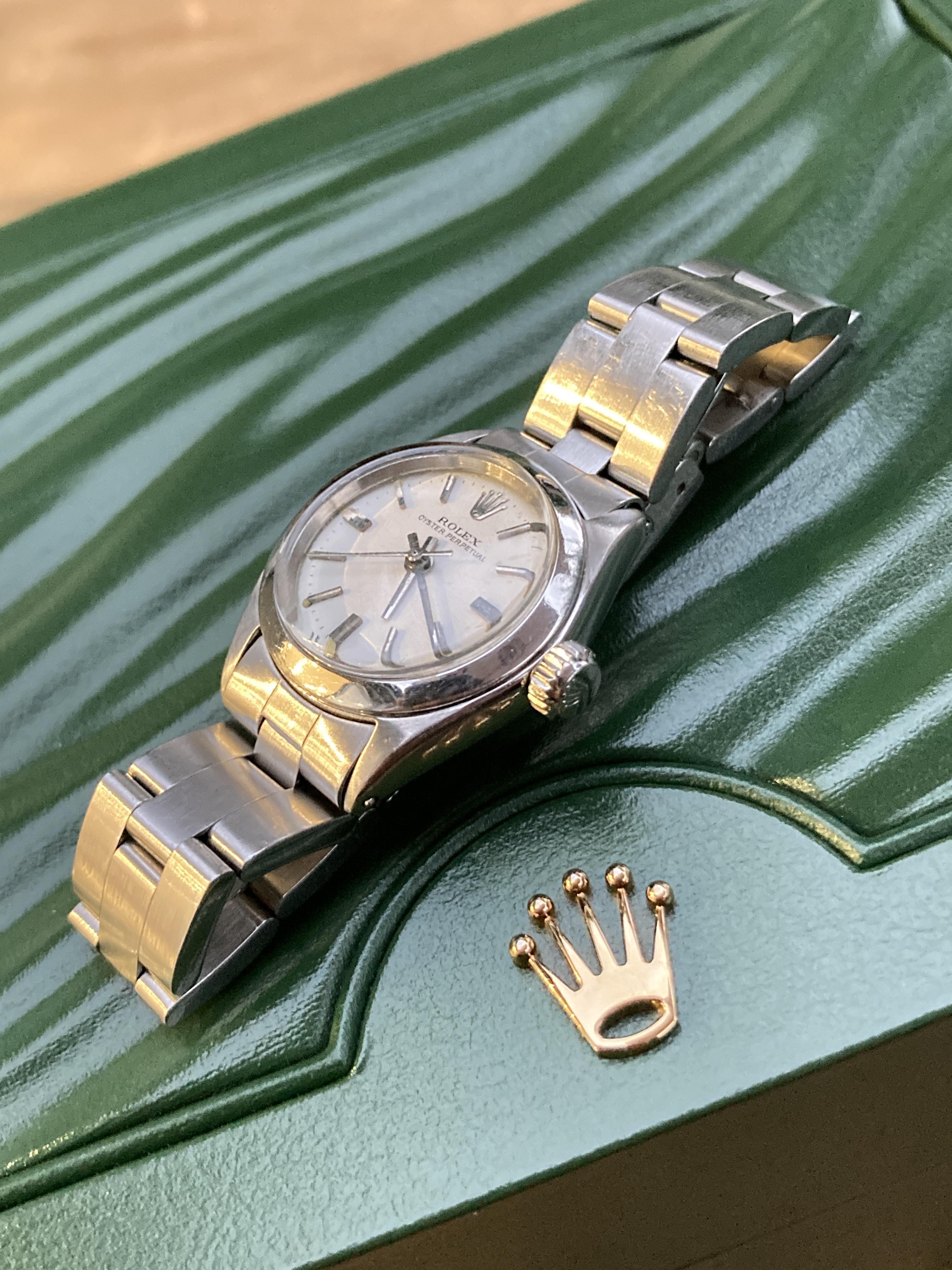 ROLEX OYSTER PERPETUAL 24MM, STAINLESS STEEL, WHITE DIAL - BOX NOT INCLUDED - Image 3 of 4