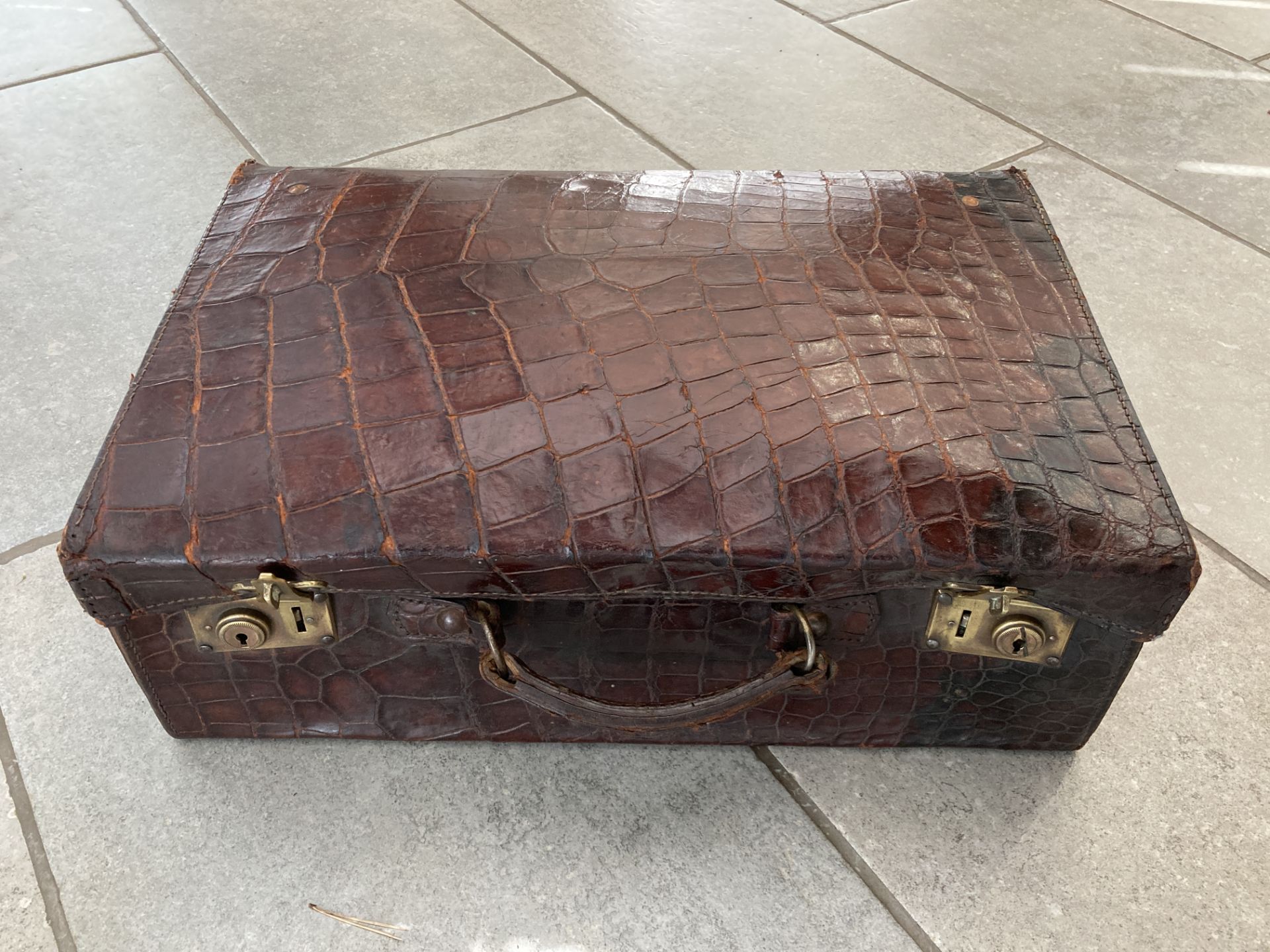 ALIGATOR STYLE LEATHER BRIEFCASE/ SUITCASE