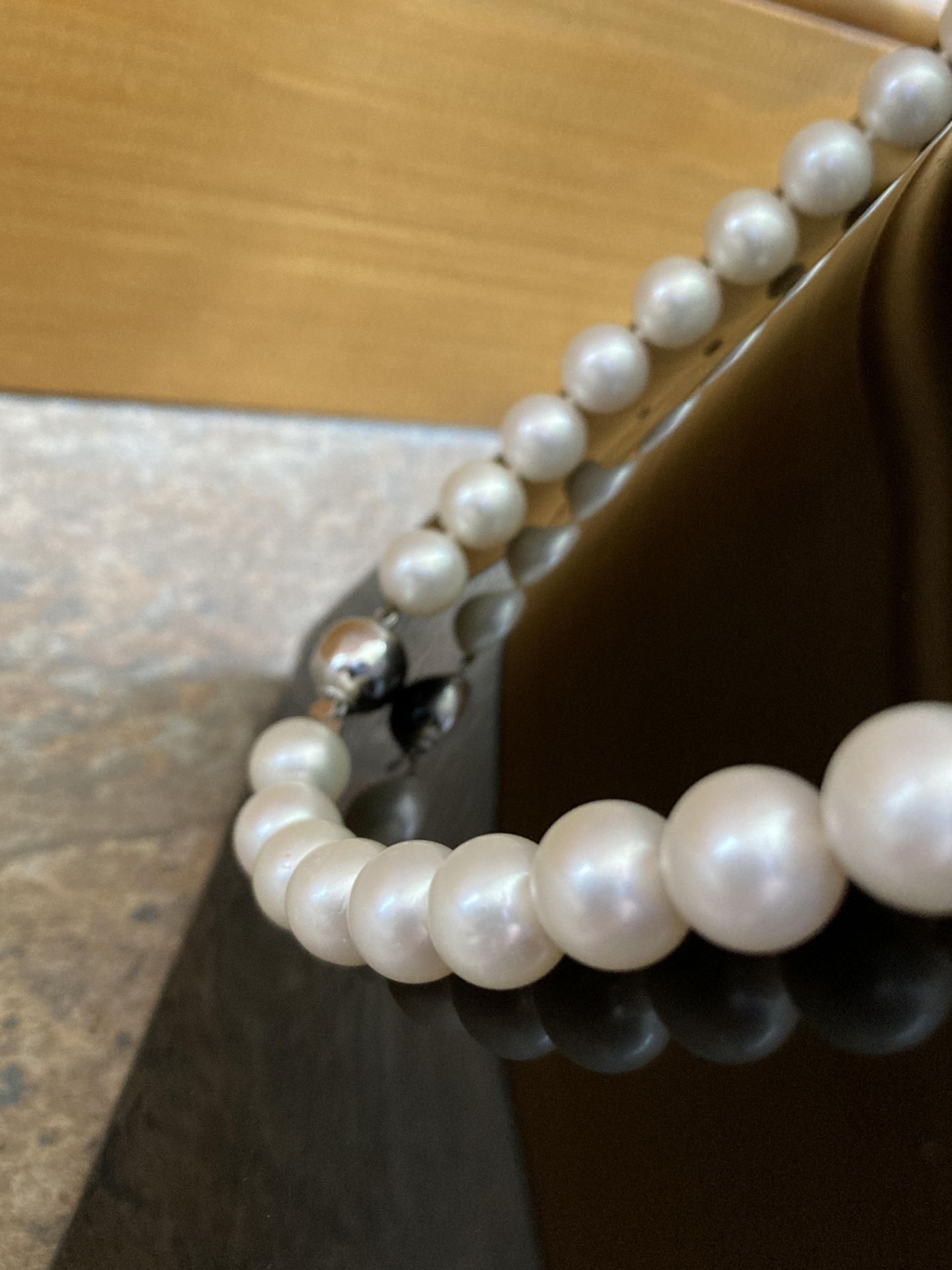 PEARL NECKLACE WITH 9K WHITE GOLD DECORATIVE CLASP - Image 2 of 3