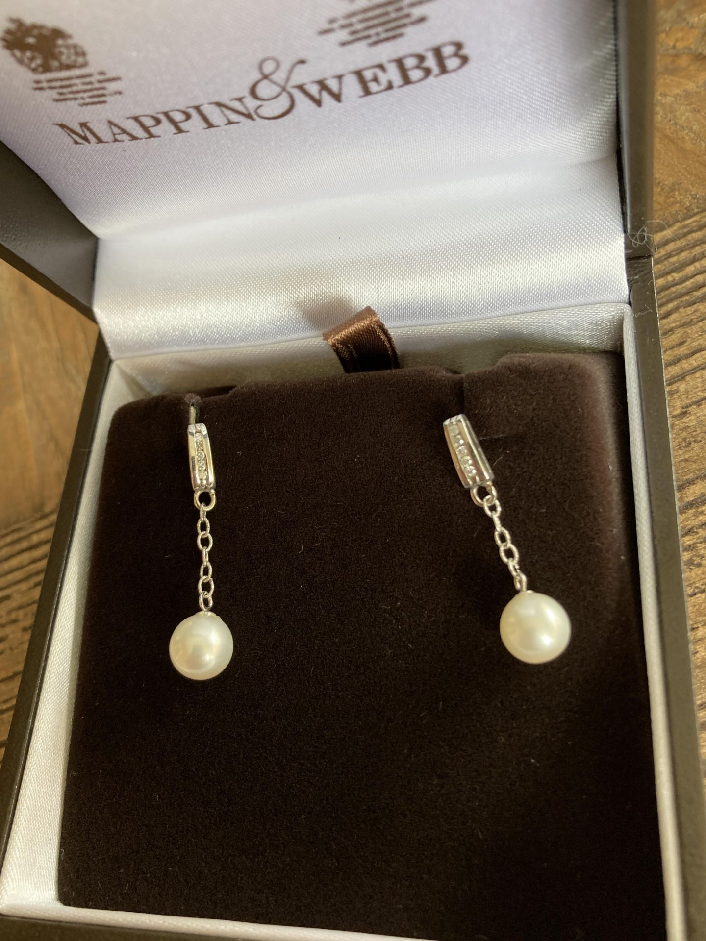 0.1CT PEARL & DIAMOND 9K EARRINGS - Image 2 of 3