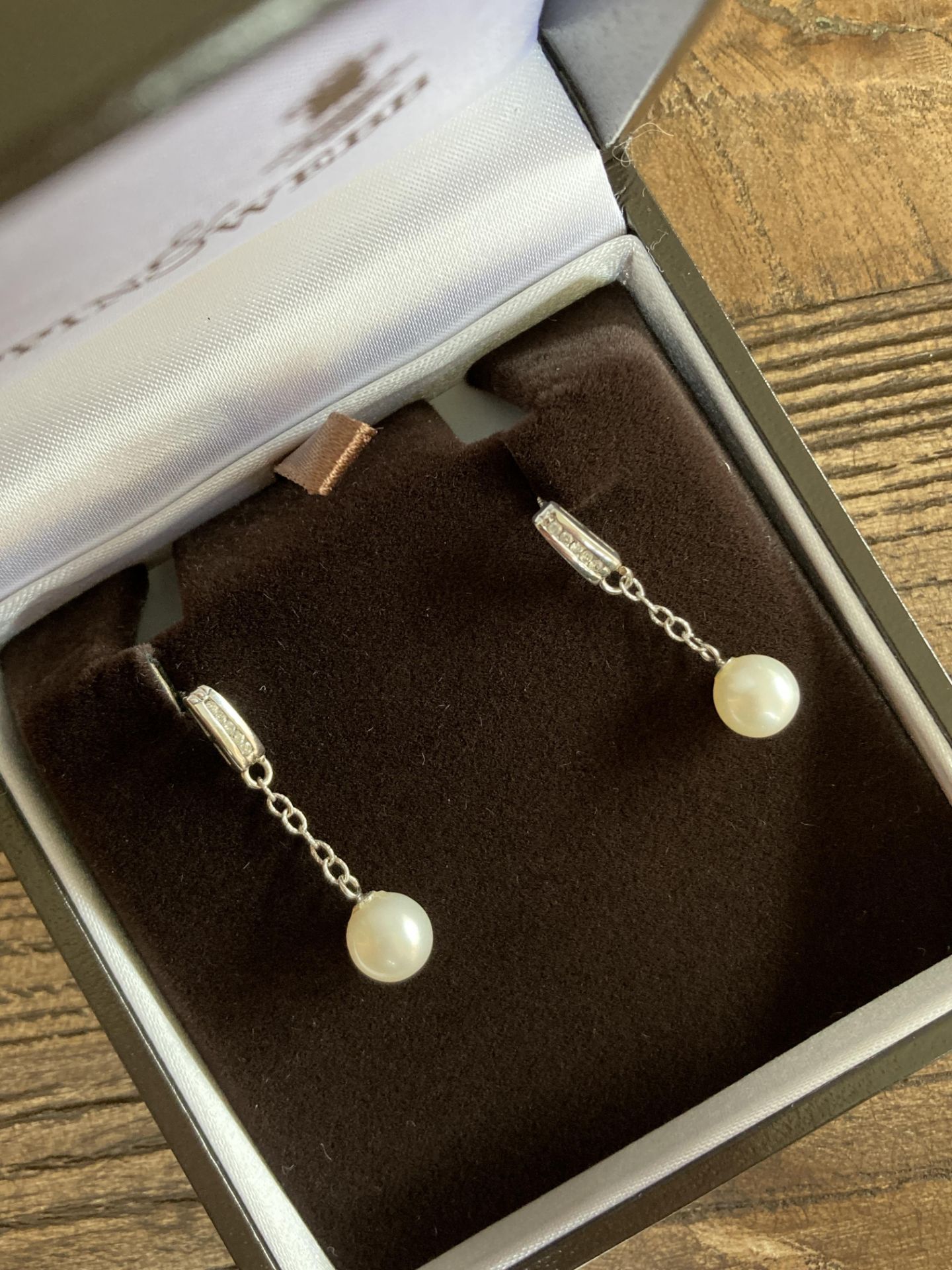 0.1CT PEARL & DIAMOND 9K EARRINGS - Image 3 of 3