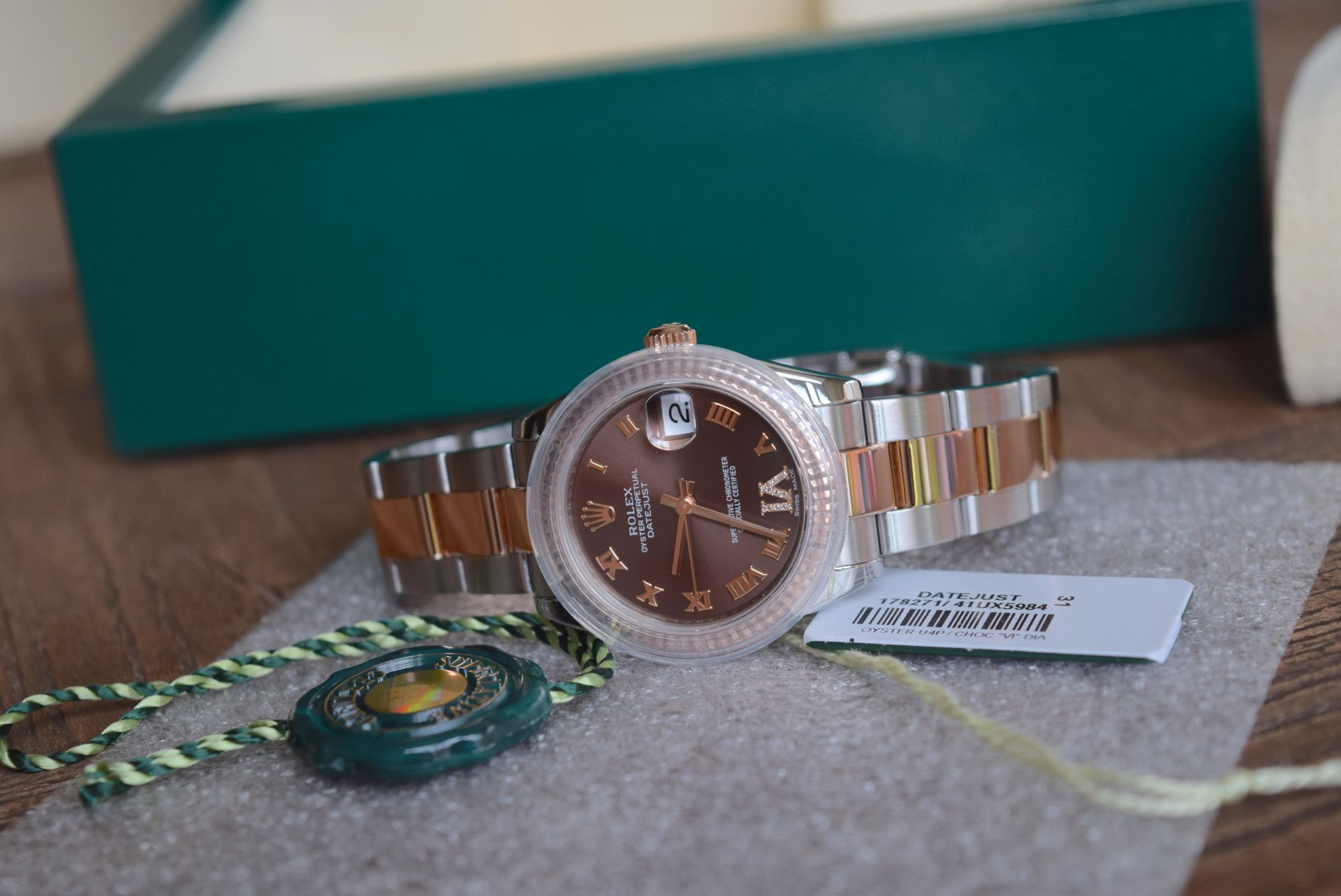 ROLEX 31MM “EVEROSE” DATEJUST, CHOCOLATE “VI” DIAMOND DIAL, REF. 178271 - Image 8 of 23