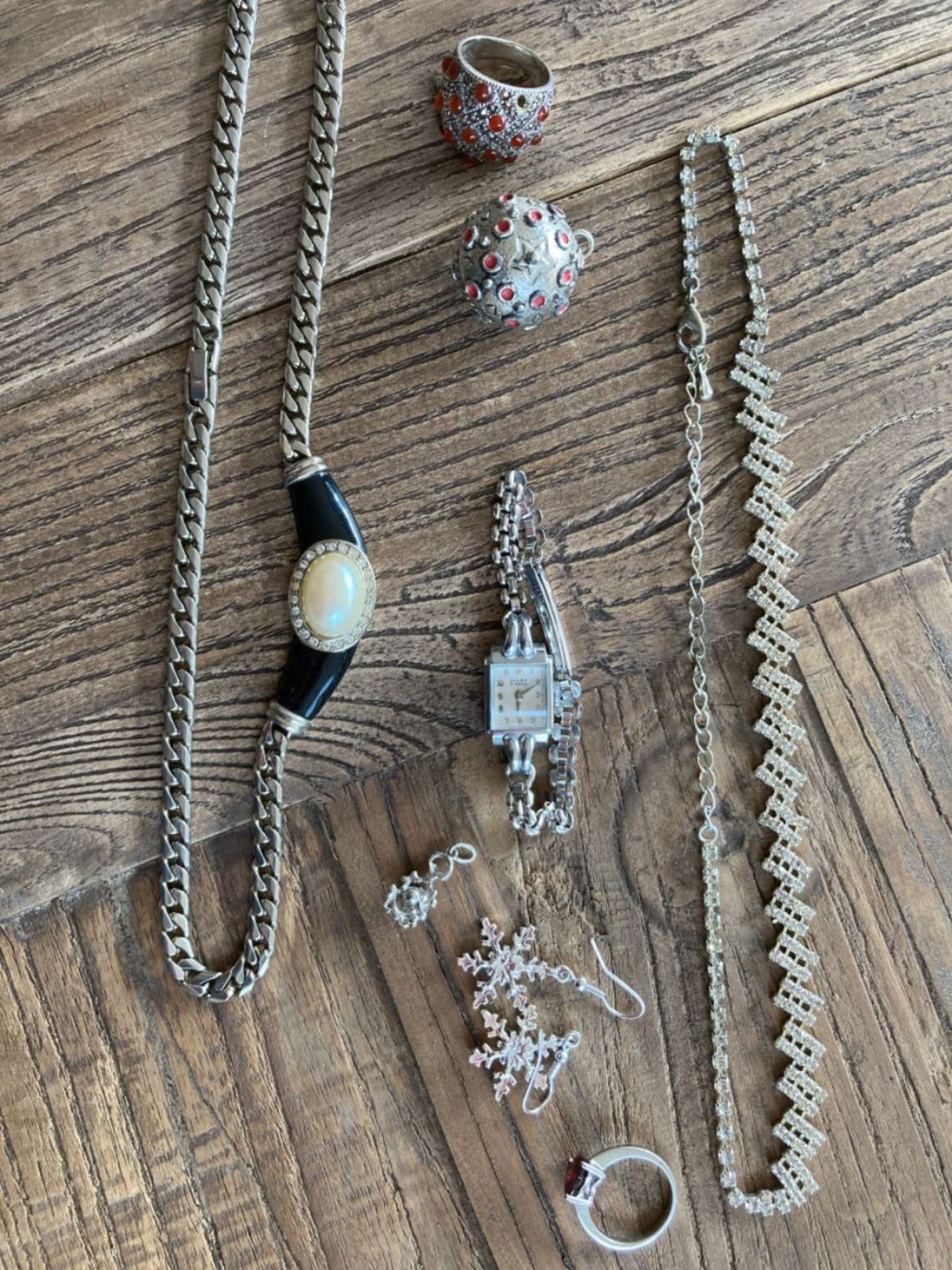 MIXED JEWELLERY ITEMS