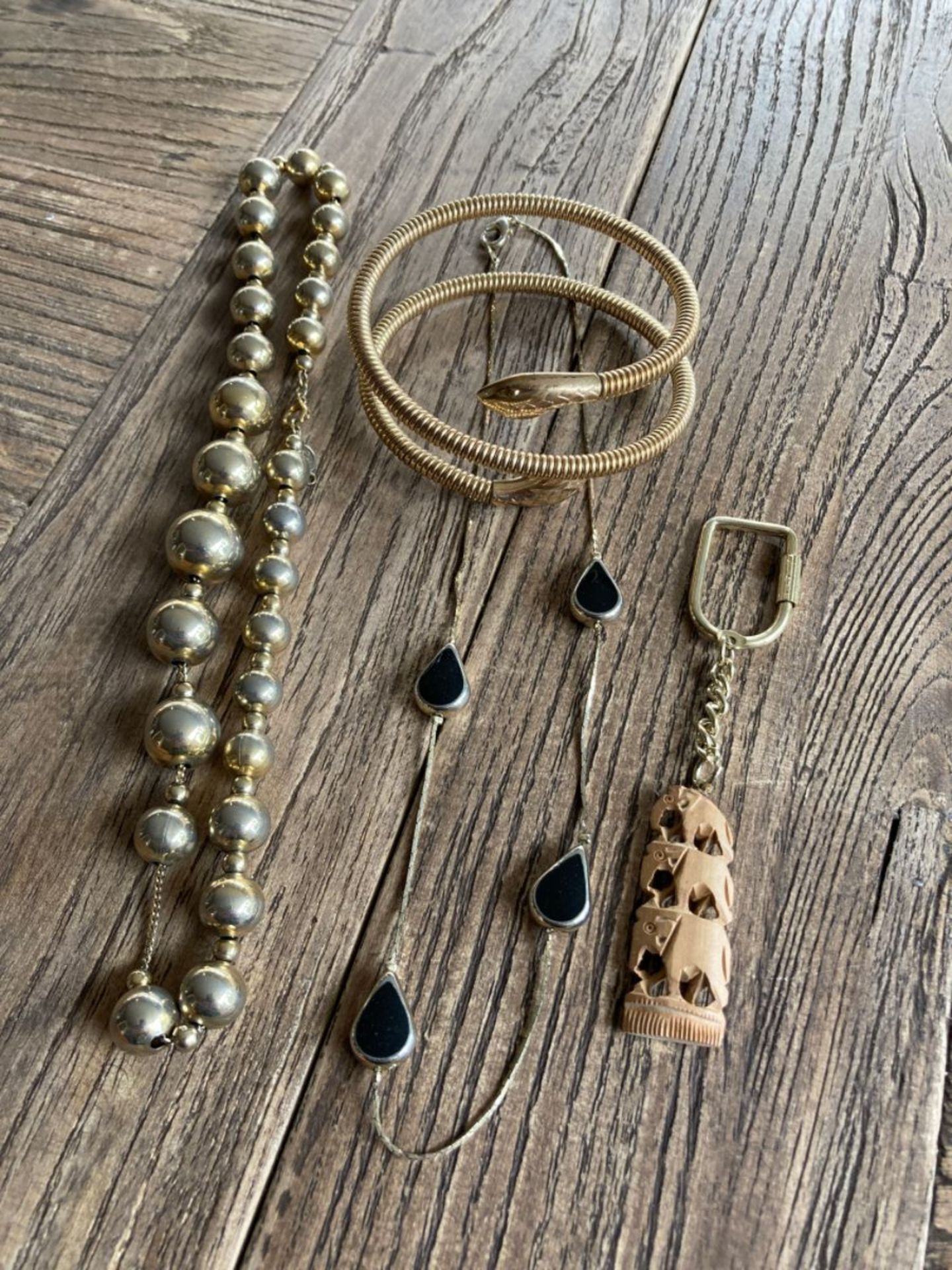 MIXED JEWELLERY ITEMS