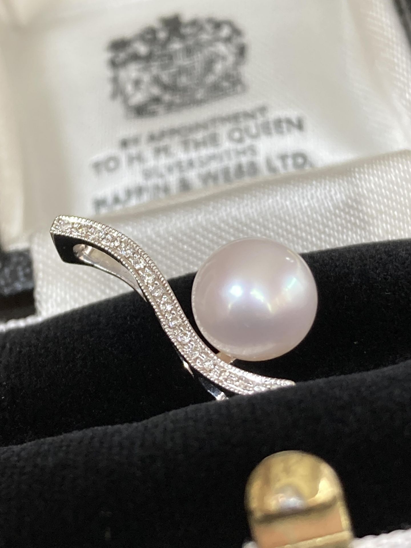 PEARL & 0.2CT DIAMOND 18K PENDANT - Image 4 of 4