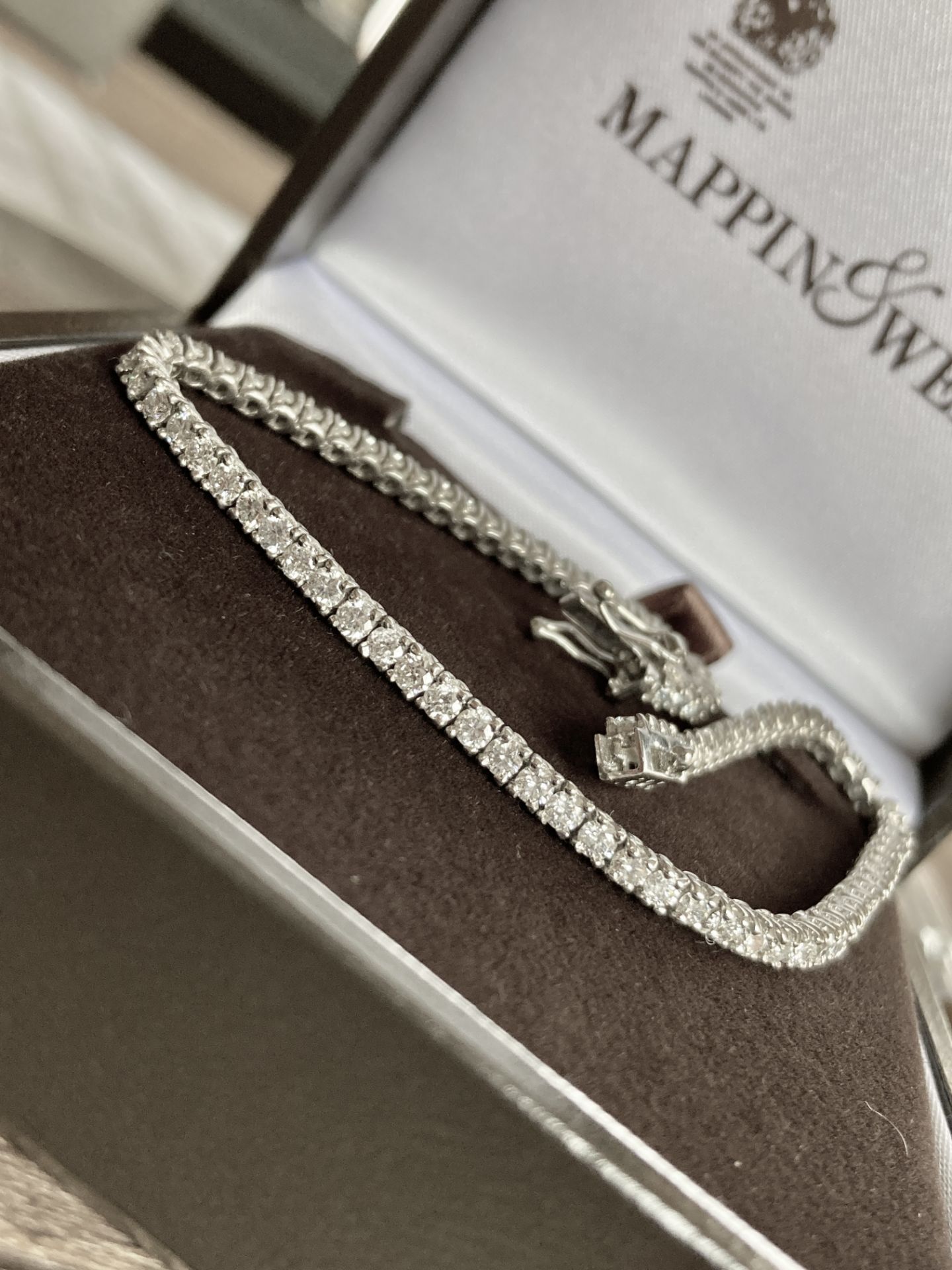 18CT WHITE GOLD 3.2-3.5CT DIAMOND TENNIS BRACELET