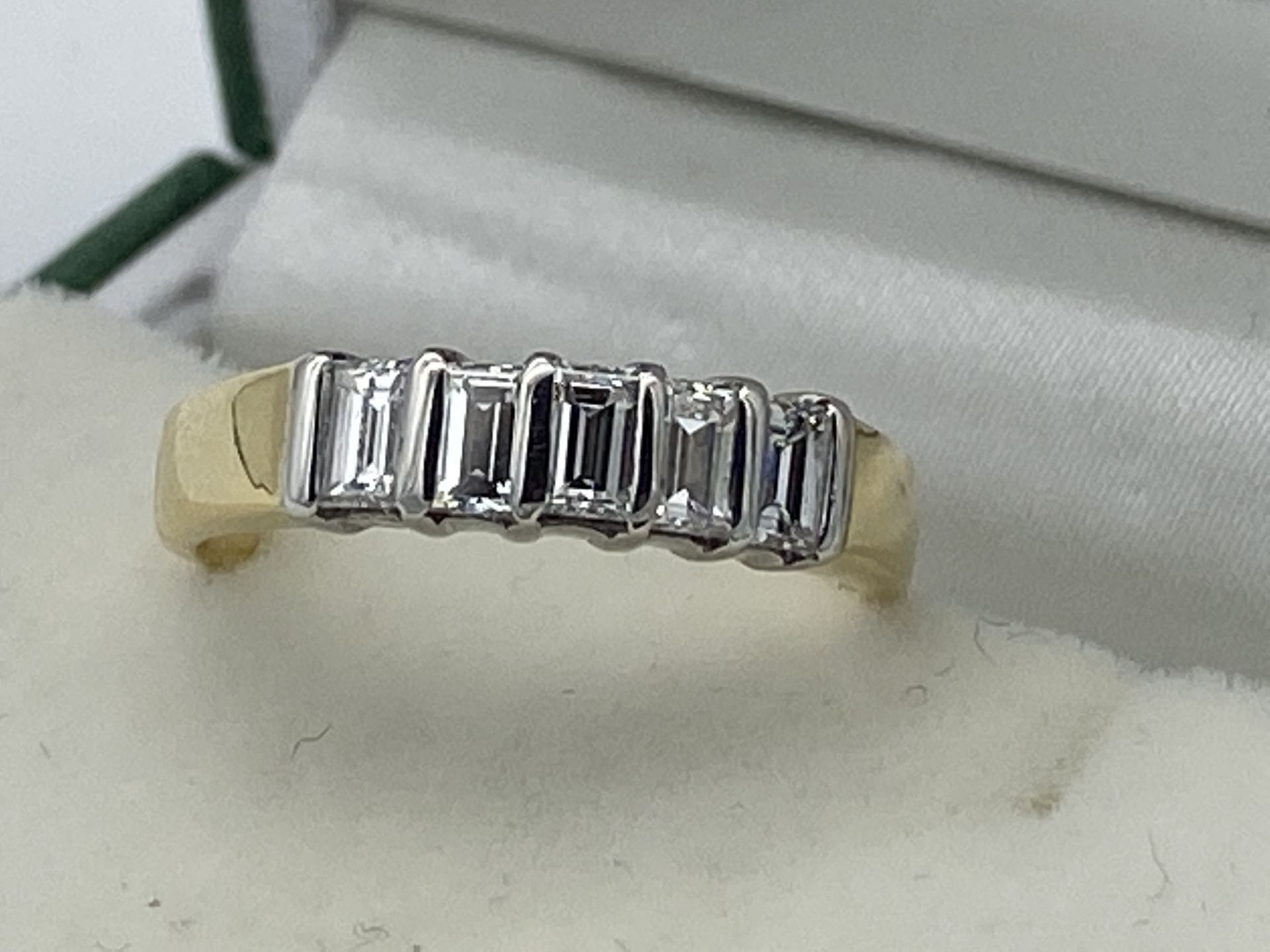 18ct GOLD 1.00ct G/H SI DIAMOND 5 STONE RING - Image 2 of 3