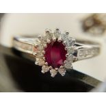 BEAUTIFUL 18CT WHITE GOLD RUBY & DIAMOND RING - SIZE M (750 HALLMARKED)