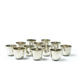CRICHTON & CO Set of 12 timbales Sterling silver. Each piece marked under the base. H : 5,5 cm