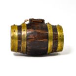 Portable keg 19TH CENTURY Wood with copper bands. Width : 19 cm D : 14 cm