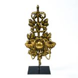 Oak leaf and acorn sconce Carved and gilded wood, with two arms. H : 54 cm Width : 22 cm Depth :
