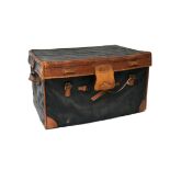 MOYNAT Light trunk, known as an "English trunk", ca. 1880 Wicker, upholstered in coated fabric and
