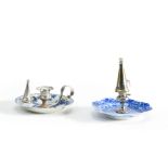 Two rat de cave candlesticks CHINA AND GREAT BRITAIN Composed of white and blue porcelain cups