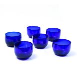 Set of six bowls Blue glass. H : 9 cm D : 12 cm