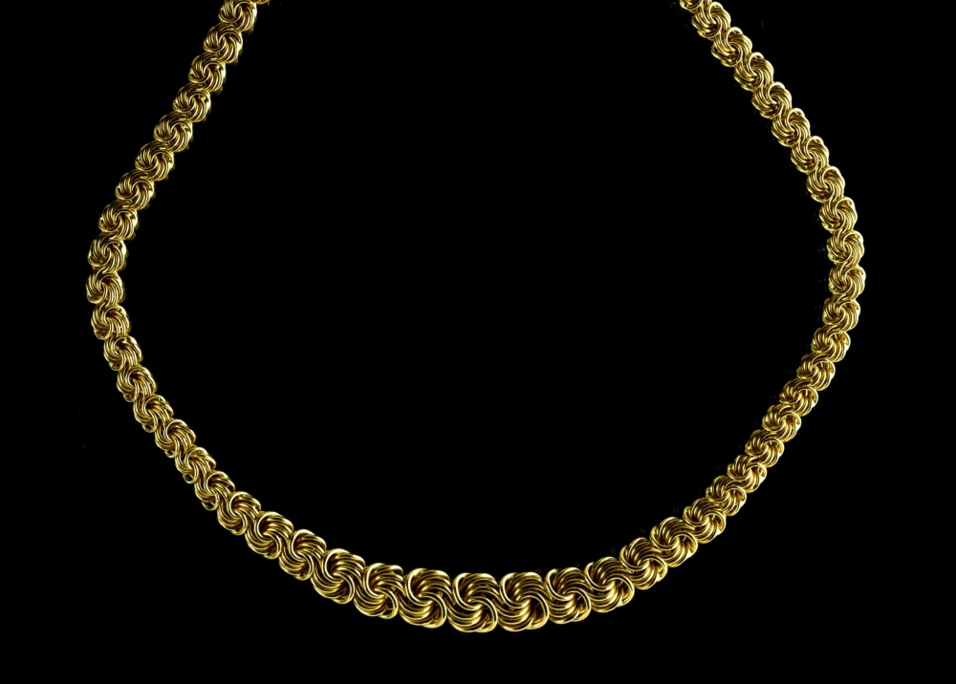 Flexible necklace 18 kt yellow gold, Byzantine chainmail enlarged in the centre. Eagle's head - Image 2 of 2