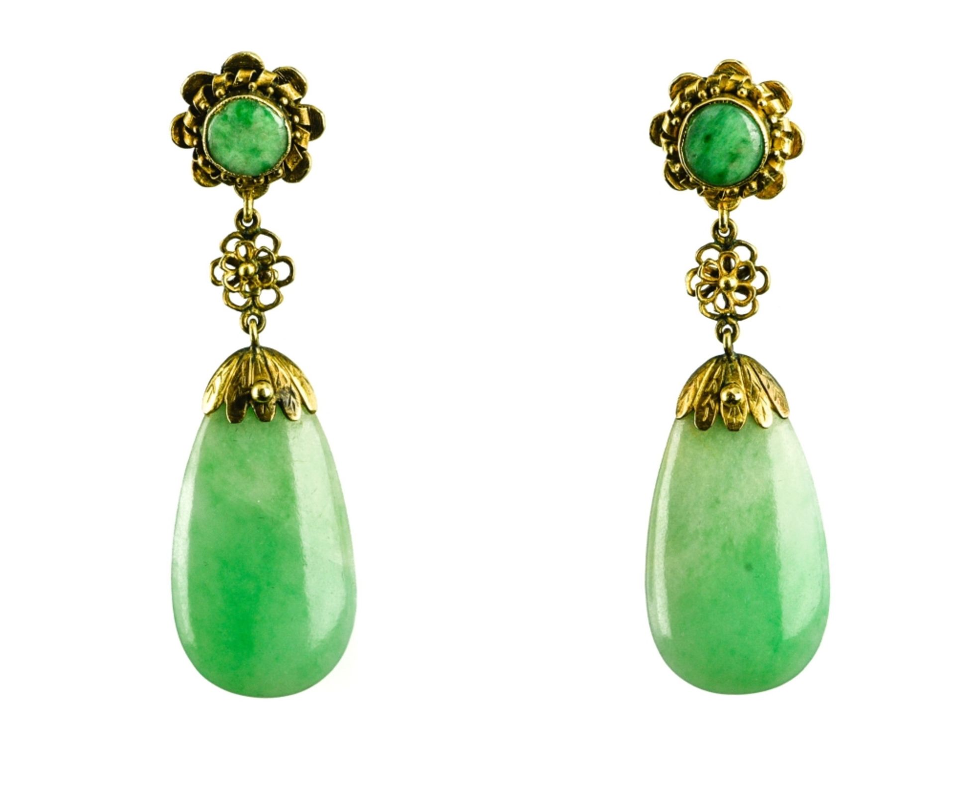 Pair of drop earrings 14 kt yellow gold, adorned with jade teardrops and cabochons. No hallmark. H :