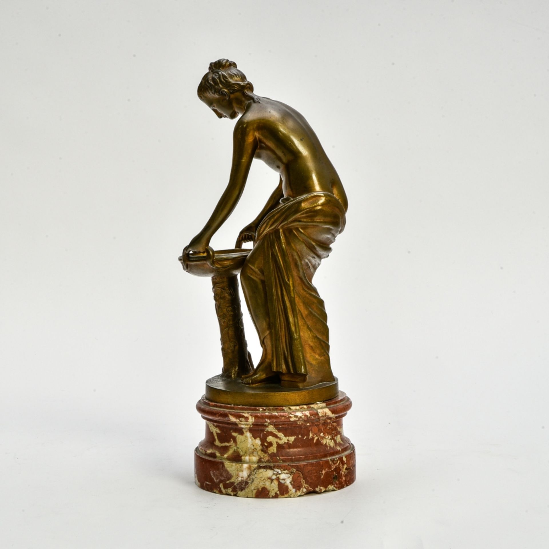 Vintage woman doing her toilette 20TH CENTURY WORK Bronze sculpture with golden patina. Red marble - Image 3 of 3