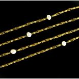 Sautoir 18 kt yellow gold, composed of chain links set with 15 small pearls (approx. 4 mm diameter),