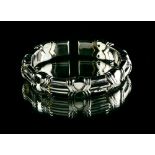 VAN ESSER Semi-rigid bracelet 18 kt white gold. Hallmarks: Van Esser, 750. D : 5,5 cm Internal