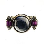 Art Deco ring 14 kt grey gold, set with a synthetic (Verneuil) sapphire cabochon, flanked by two
