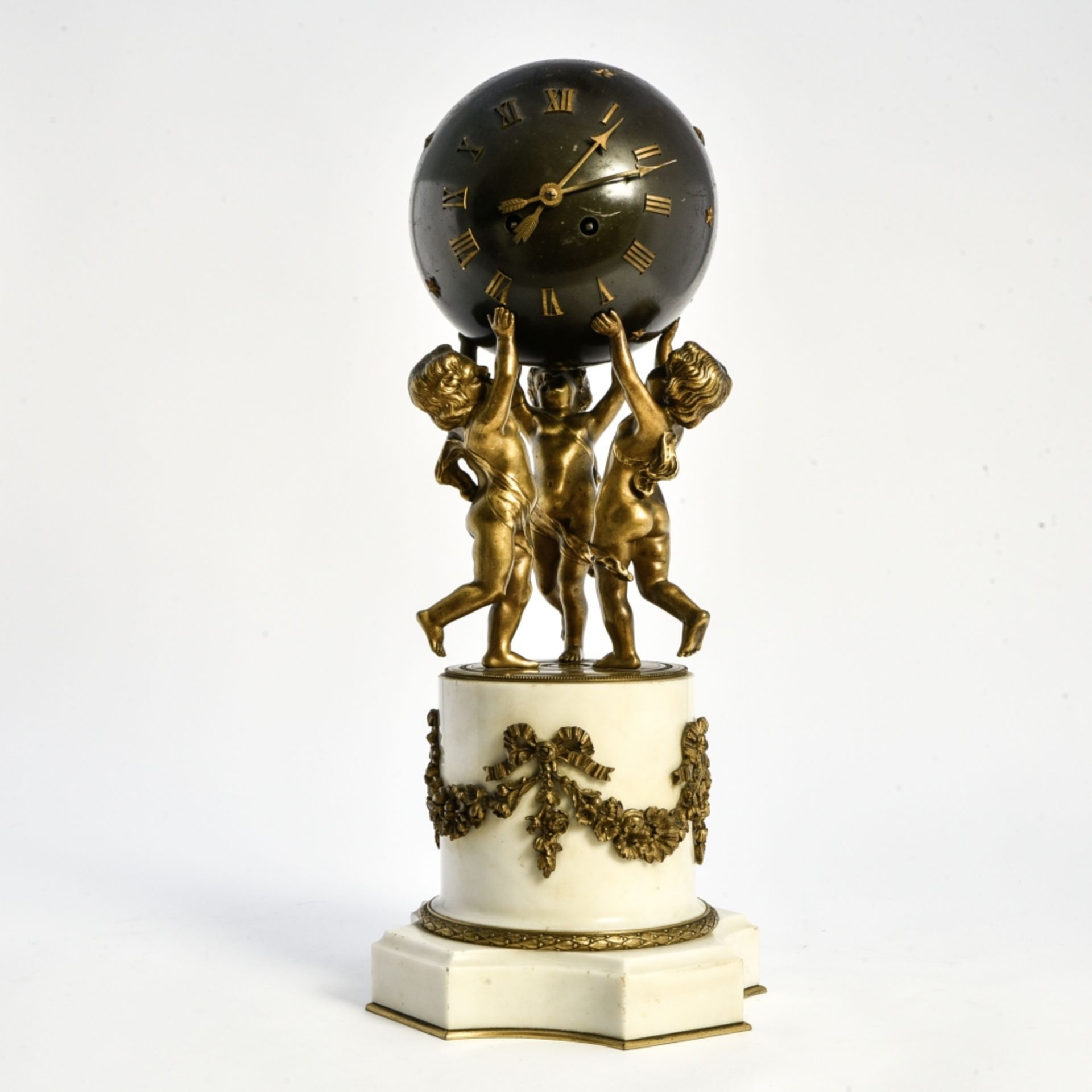 Clock 19TH CENTURY FRENCH WORK bronze and marble, decorated with putti under a starry globe one - Bild 2 aus 3