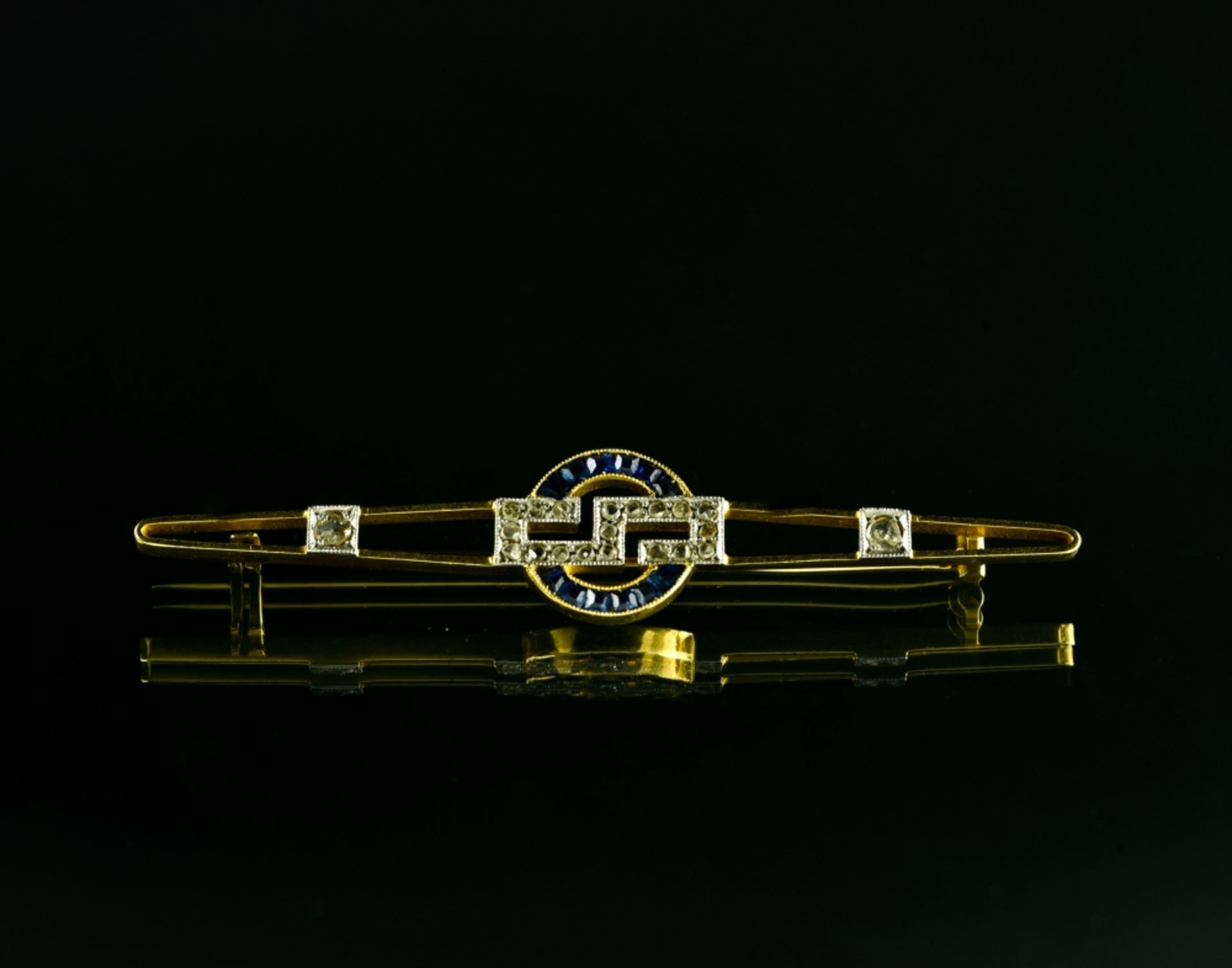 Art Deco brooch 18 kt yellow and white gold, featuring a Grecian frieze set with diamonds in a