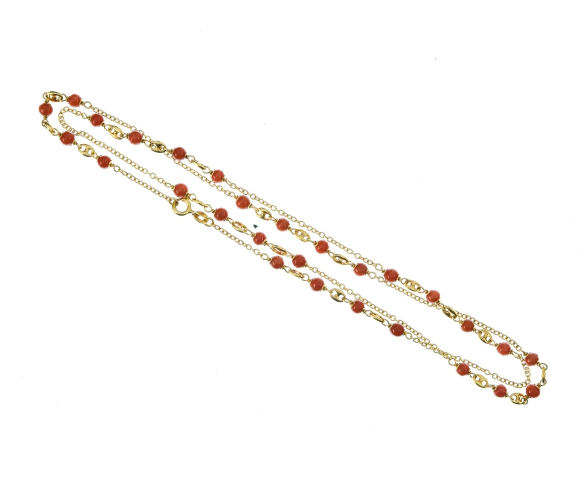 Orange beaded necklace 18 kt yellow gold, with 28 imitation coral beads. Hallmark 750. L : 69 cm