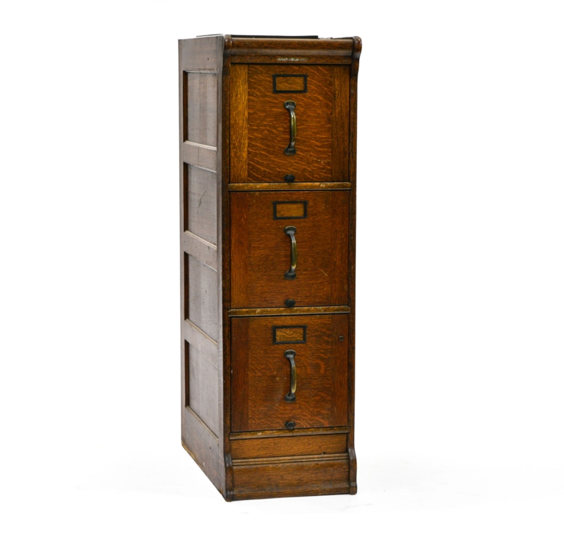 Office furniture EARLY 20TH CENTURY WORK Oak, with three drawers. H : 123 cm Width : 37 cm Depth :