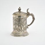 Covered mug or tankard GERMANY, LATE 19TH-EARLY 20TH CENTURY 800 silver, vermeil interior.