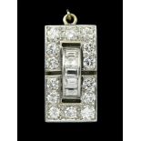 Art Deco clasp Platinum Art Deco clasp (weighing 9.6 gr), set with fourteen VS or SI1 diamonds,