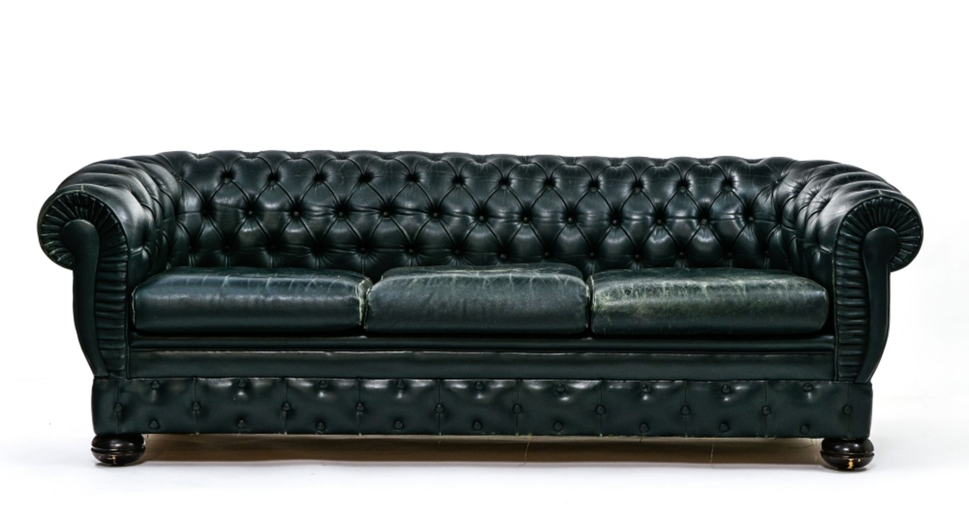 Chesterfield parlour set 20TH CENTURY WORK Composed of a sofa and two armchairs, both padded green