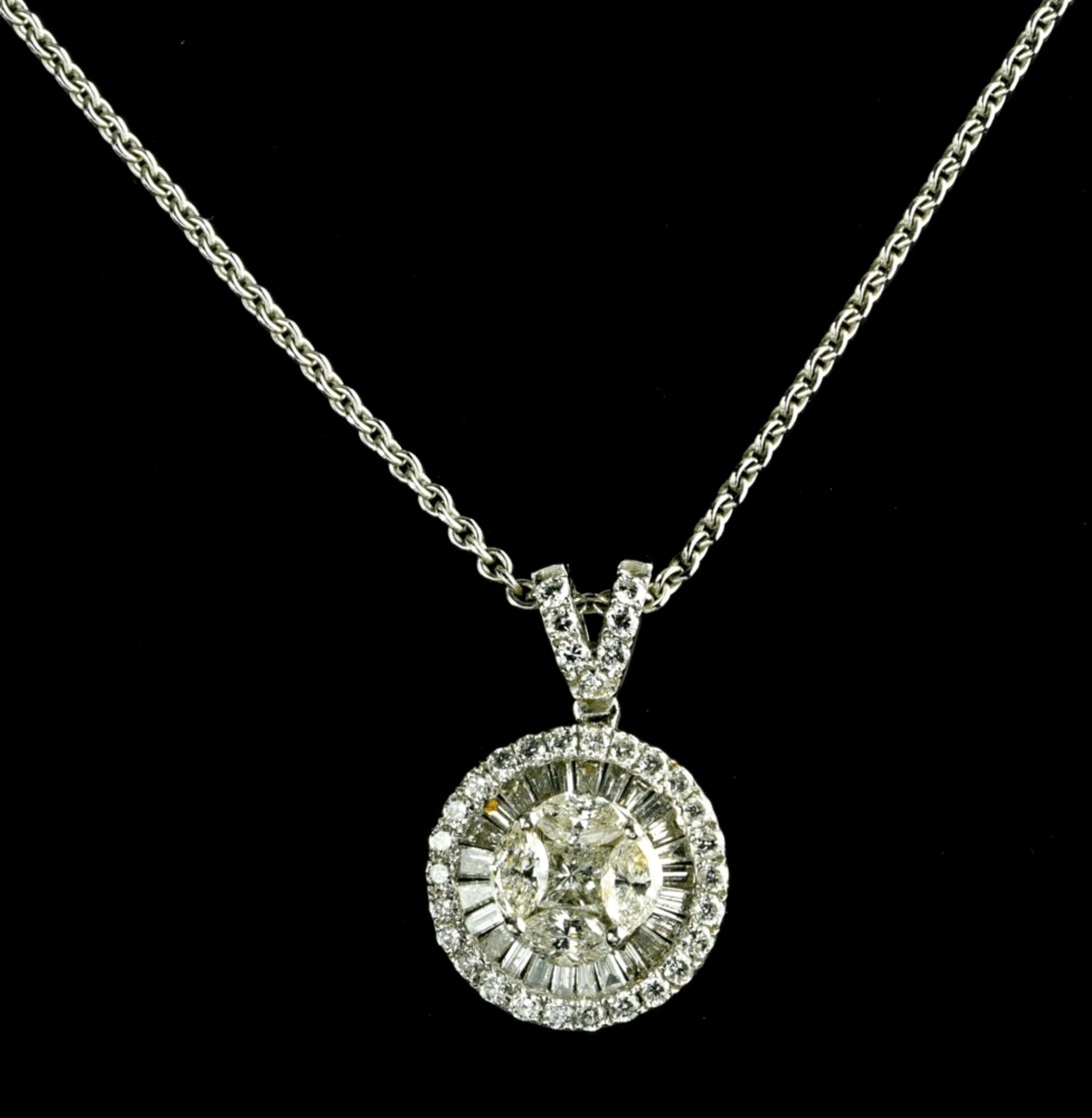 Pendant set with diamonds 18 kt white gold, numbered 0748, with its 14 kt white gold chain. The