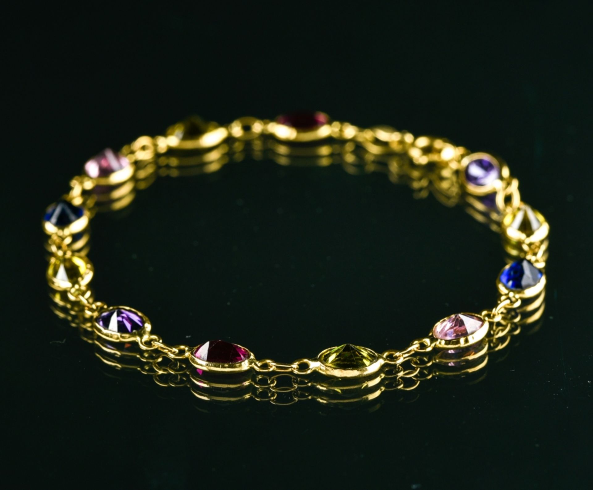 Multicolour bracelet 18 kt yellow gold, set with twelve coloured stones (peridot, amethyst, etc.).