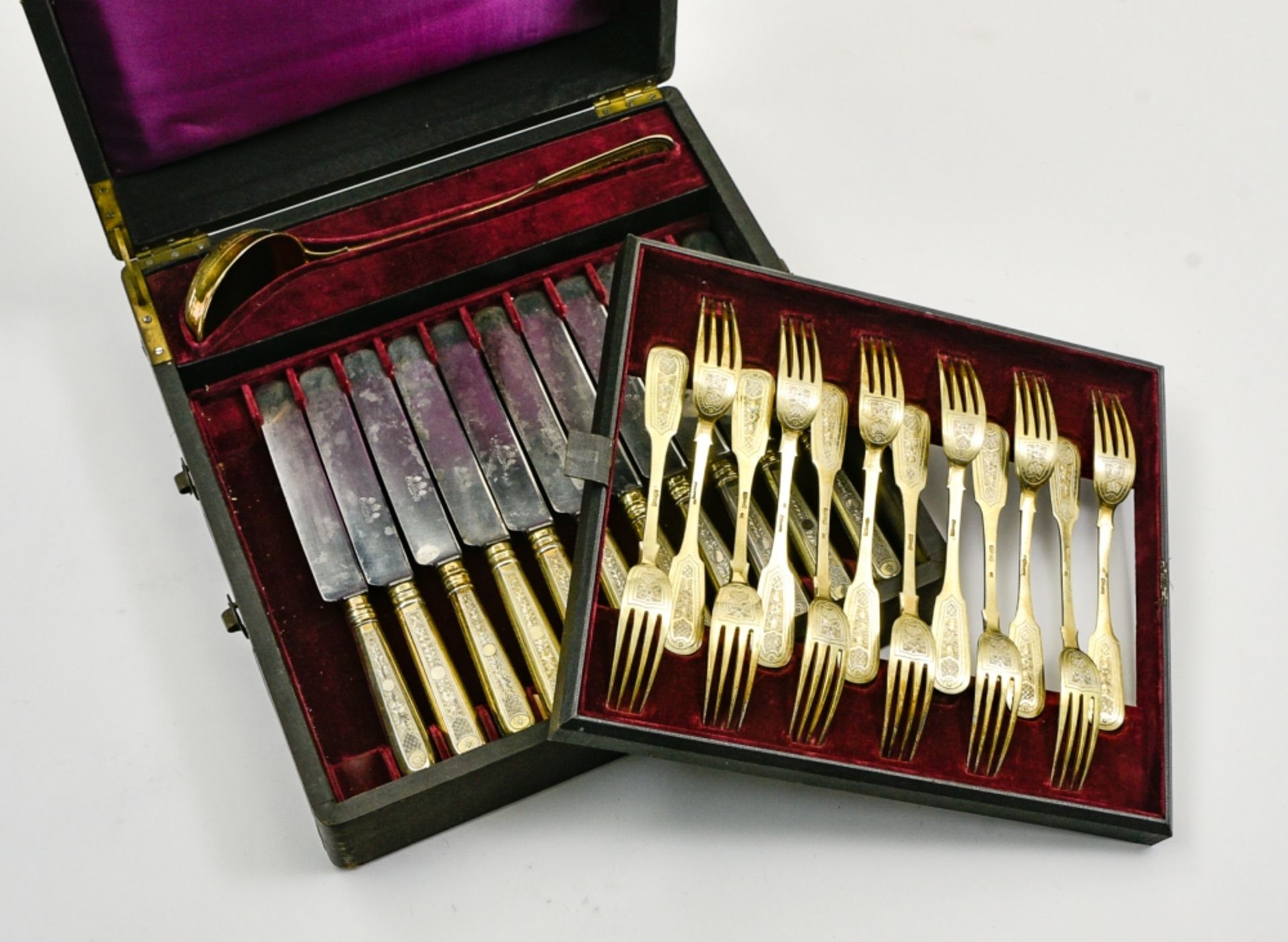 Part of a cutlery set MOSCOW, 1878 vermeil with engraved decor, composed of 12 forks, 11 knives, and - Image 4 of 4