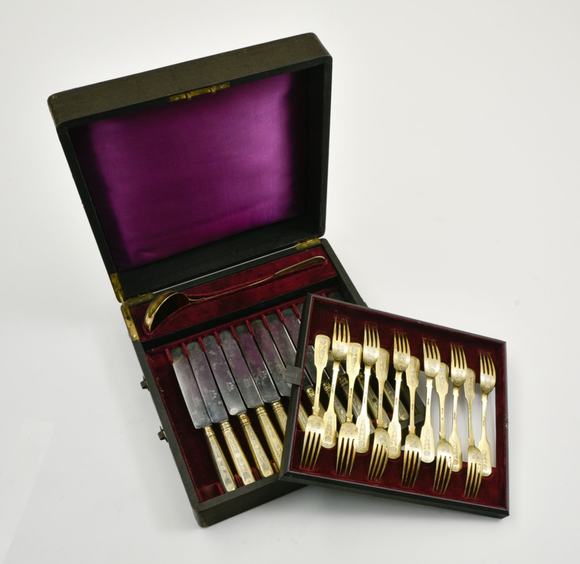 Part of a cutlery set MOSCOW, 1878 vermeil with engraved decor, composed of 12 forks, 11 knives, and