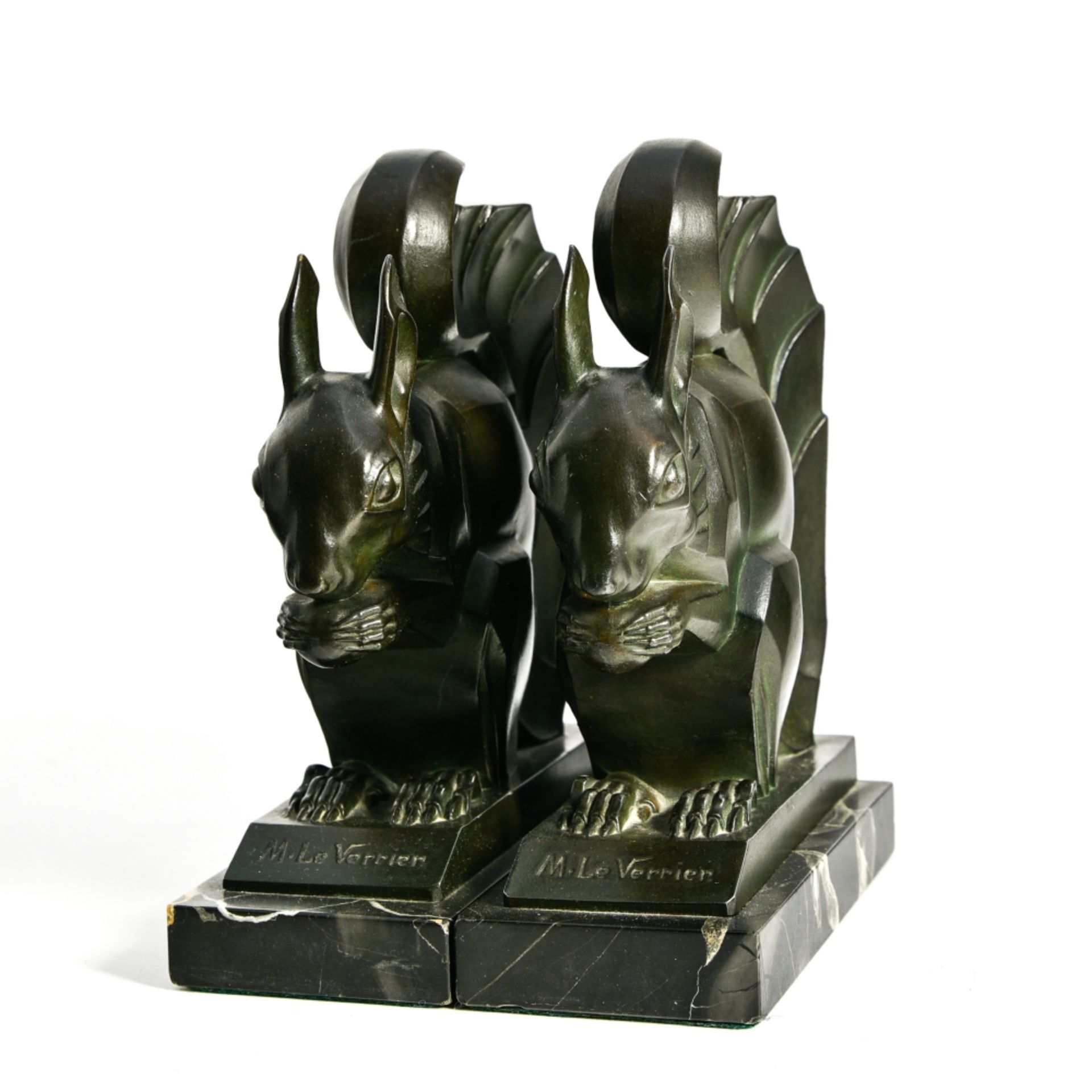 Max LEVERRIER (1891-1973) Pair of squirrel bookends bronze with green patina, black marble base with - Bild 3 aus 4