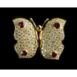 Butterfly brooch-pendant 18 kt yellow gold, with a pavŽ setting of approx. 200 brilliants and four