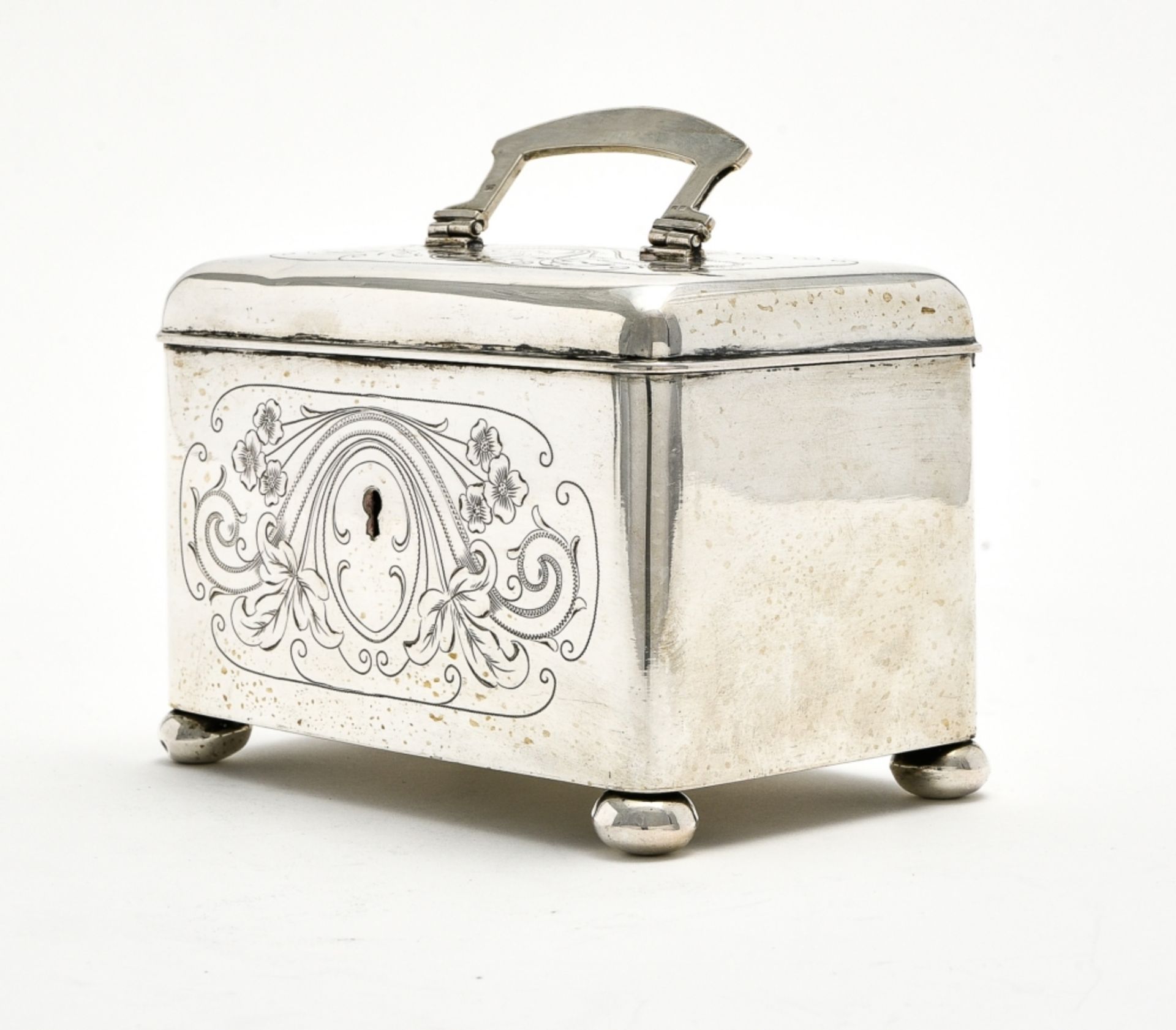 Box AUSTRIA-HUNGARY, LATE 19TH CENTURY 800 silver, engraved floral dŽcor and initials AB.