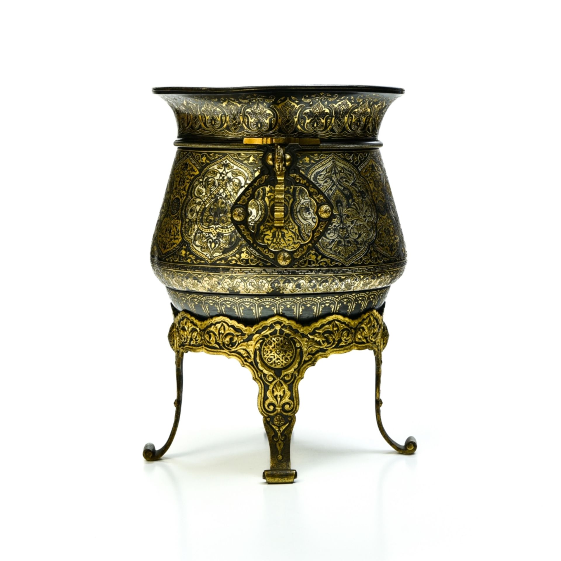 Planter PLACIDO ZULOAGA (1834 - 1910) ATTRIBUTED TO Bronze-plated steel damascened on a four- - Image 2 of 2