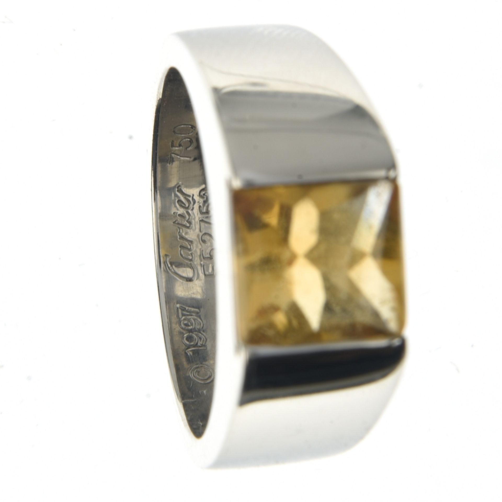 Cartier "Tank" citrine ring 18 kt white gold set with a citrine cabochon. Numbered and signed, - Image 2 of 3