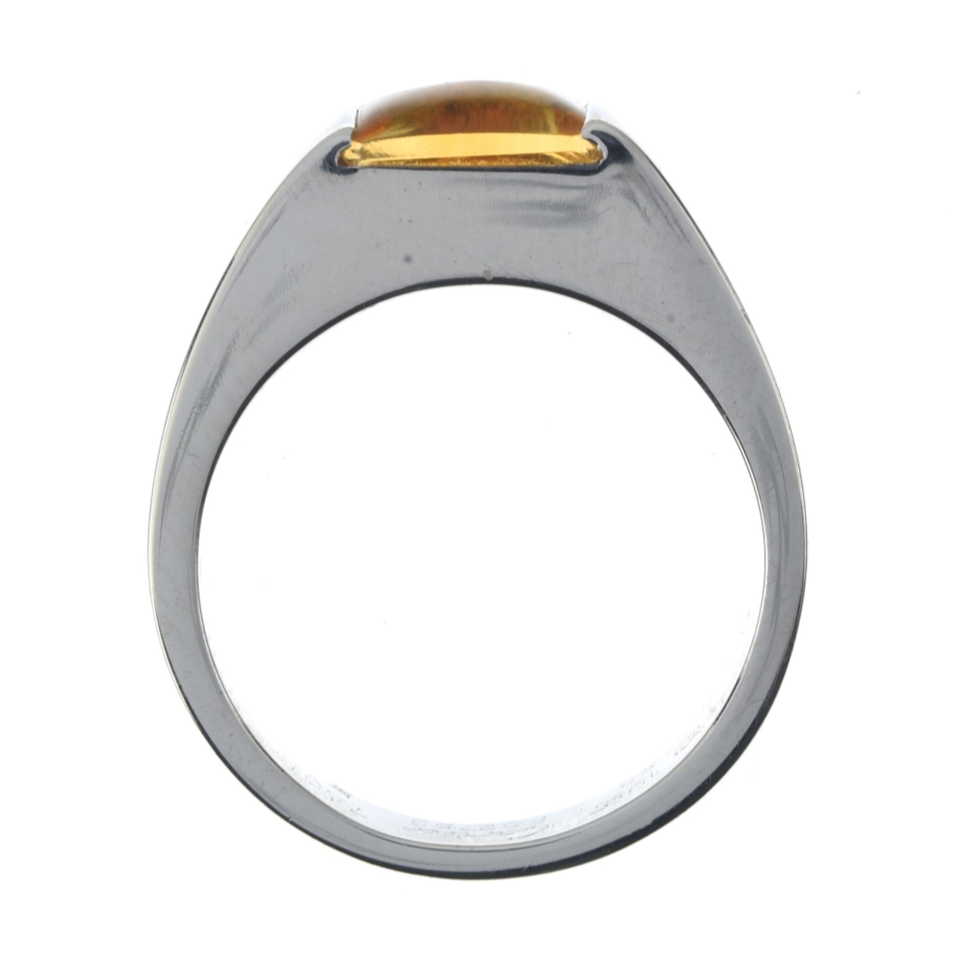Cartier "Tank" citrine ring 18 kt white gold set with a citrine cabochon. Numbered and signed, - Image 3 of 3