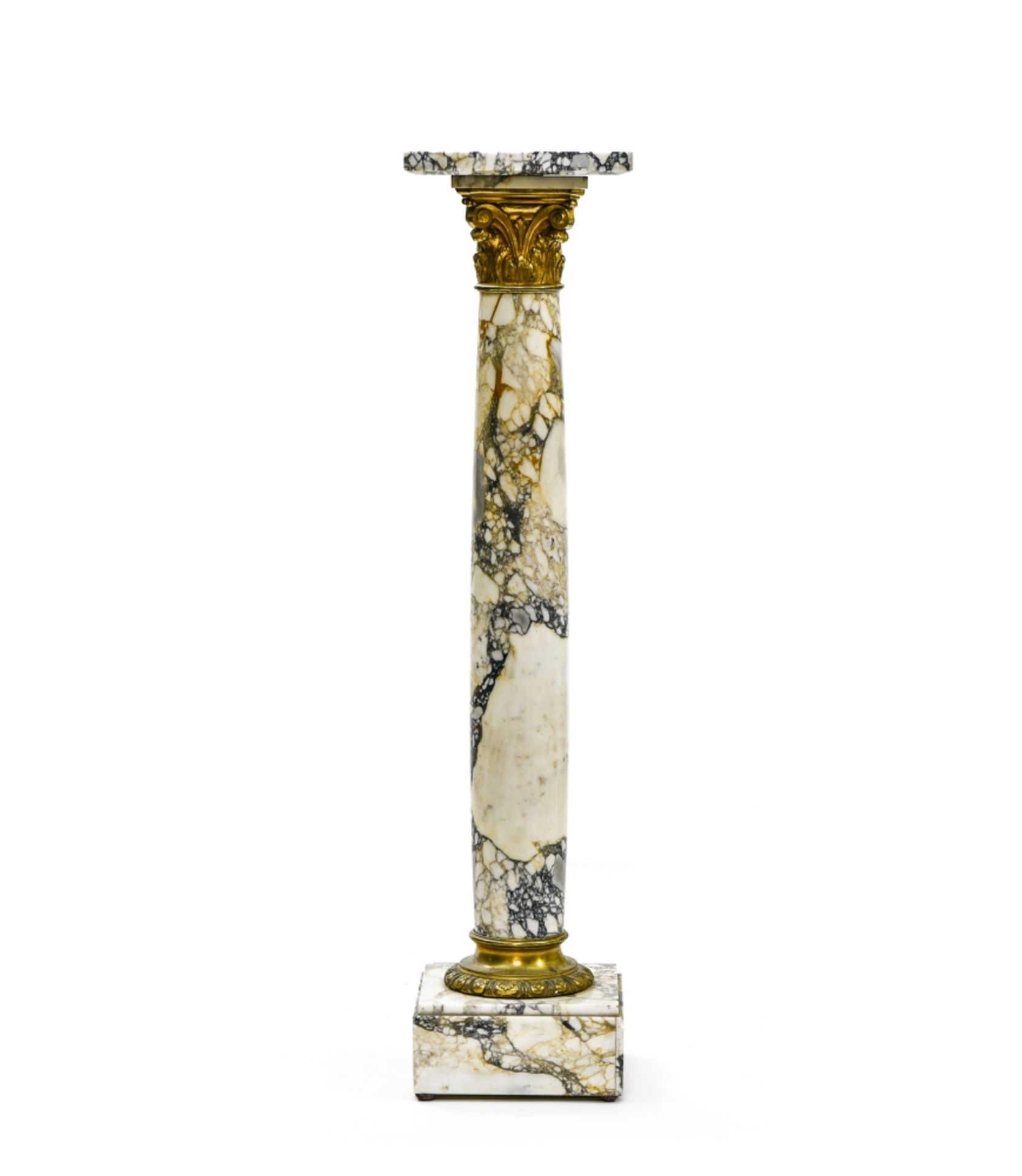 Column with swivelling top Veined white marble and gilt bronze. H : 113 cm Width : 27 cm