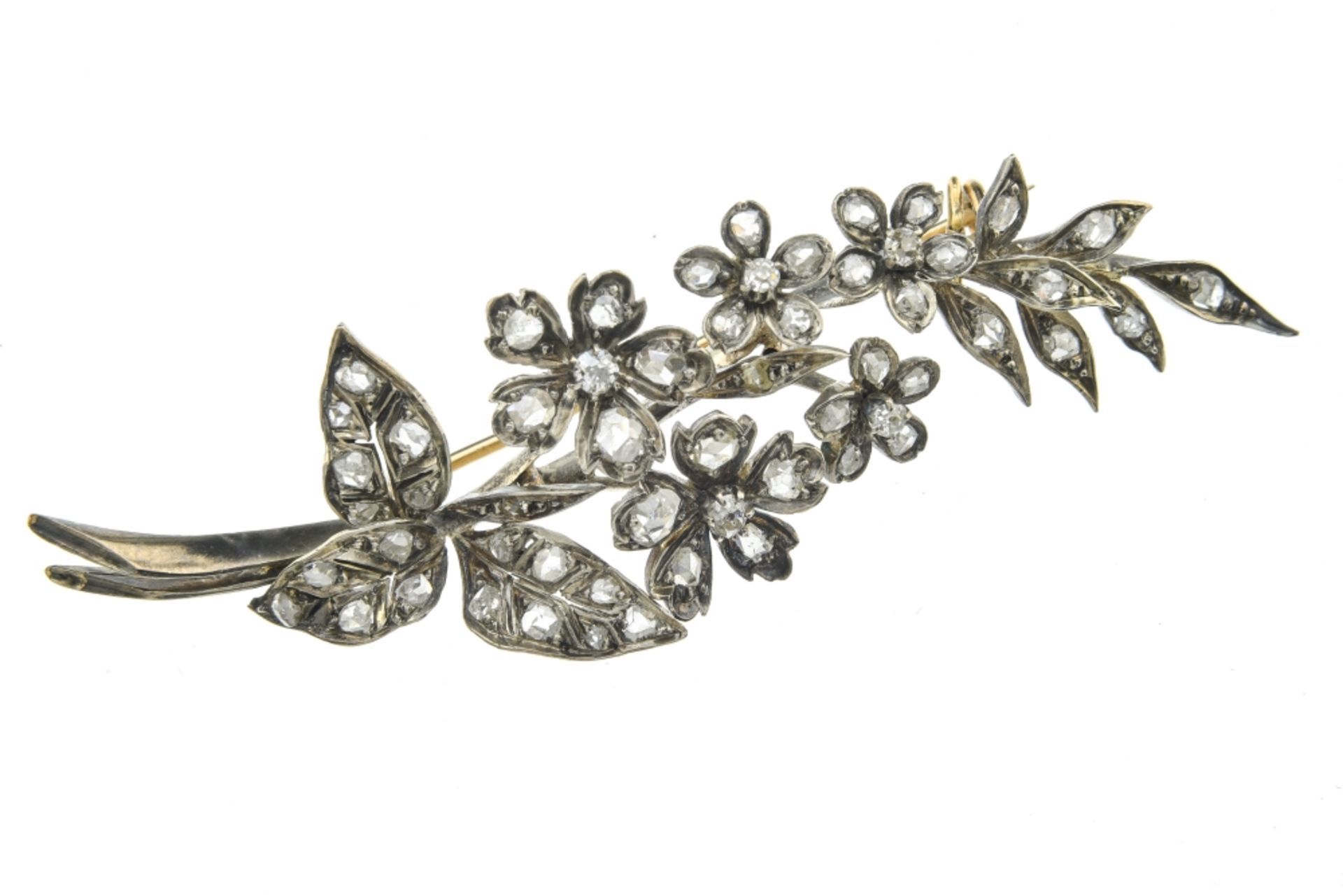 Jewellery set BELLE EPOQUE AND ART DƒCO Includes: A brooch with silver foliage on gold, set with - Image 3 of 7