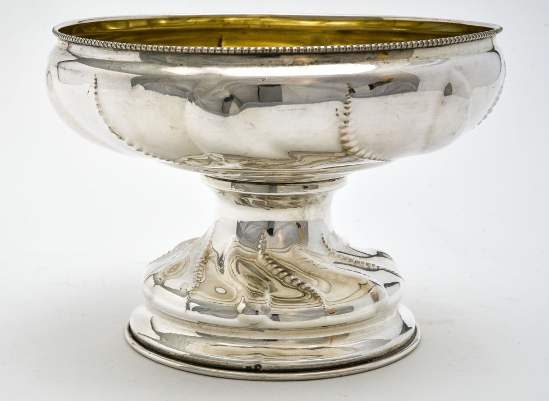 Large footed bowl AUSTRIA-HUNGARY, LATE 19TH CENTURY 800 silver with vermeil interior. Hallmark