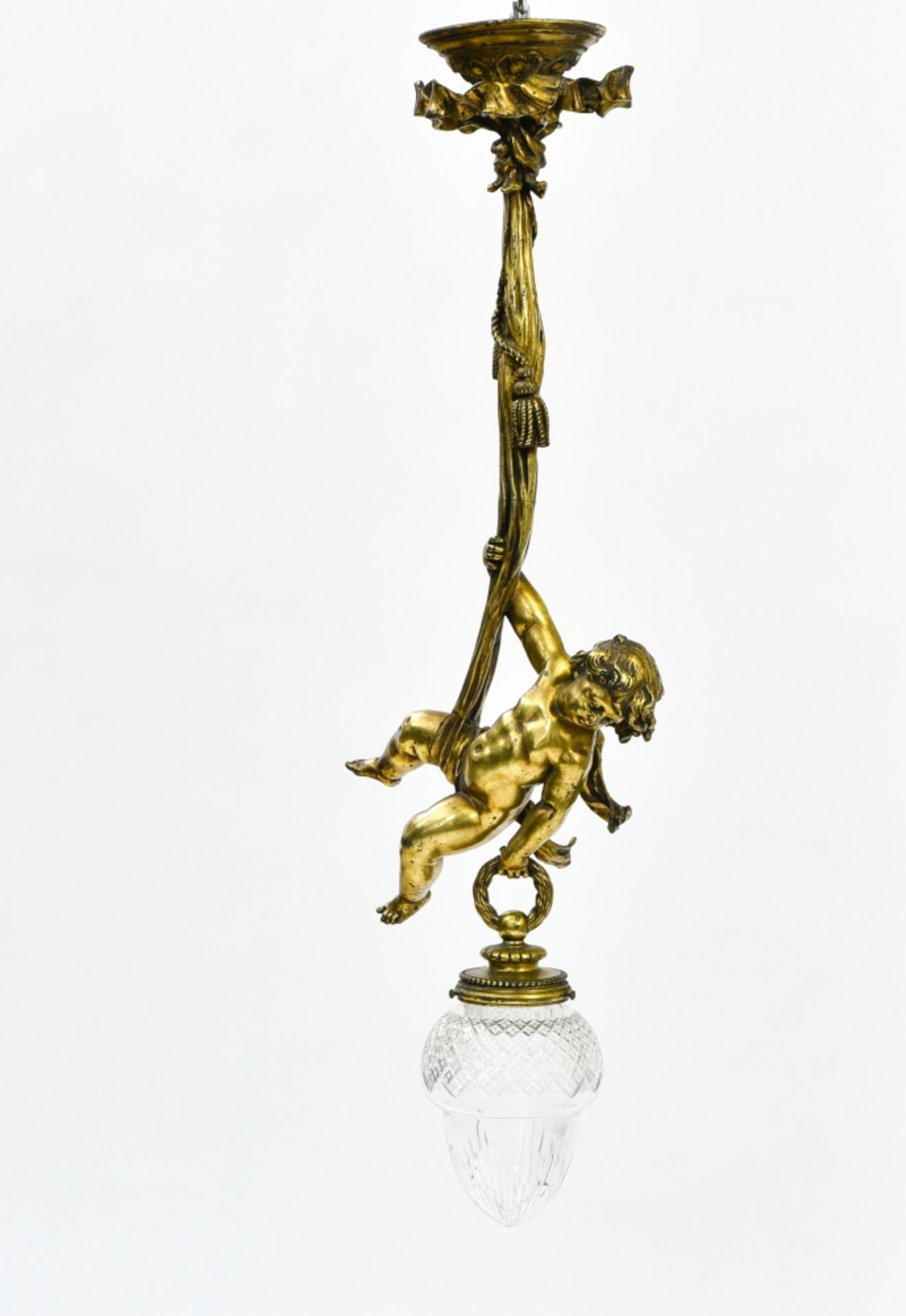 Chandelier with a putto 20TH CENTURY WORK bronze with golden patina, cut crystal globe H : 110 cm