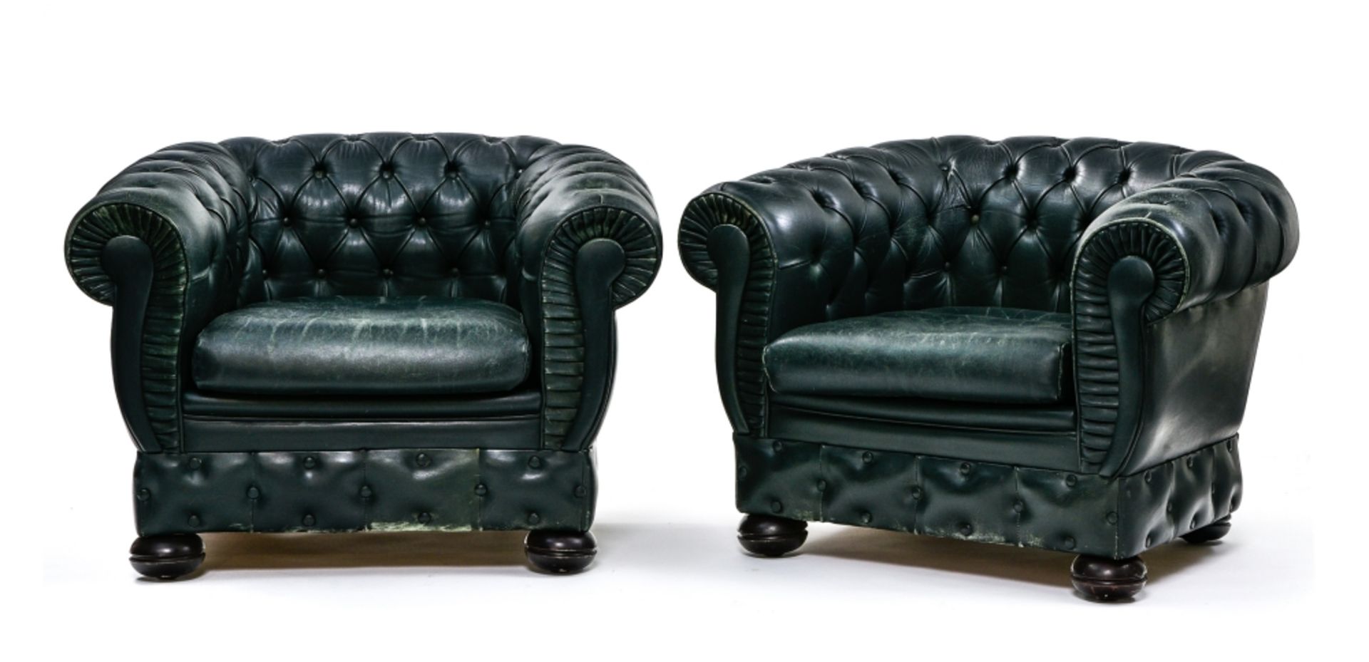 Chesterfield parlour set 20TH CENTURY WORK Composed of a sofa and two armchairs, both padded green - Image 2 of 2