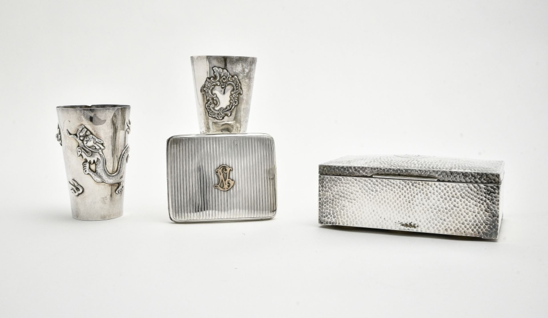 Silver lot VARIOUS Dragon goblet made of Chinese silver, an English silver box, an English silver - Image 3 of 3