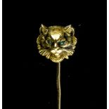 Cat's head tie pin FRANCE, LATE 19TH CENTURY 18 kt yellow gold, emerald eyes. Hallmarks: Mercury's