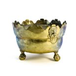 Planters with satyr heads 19TH CENTURY WORK Gilt brass, removable zinc container, claw feet H : 22,5